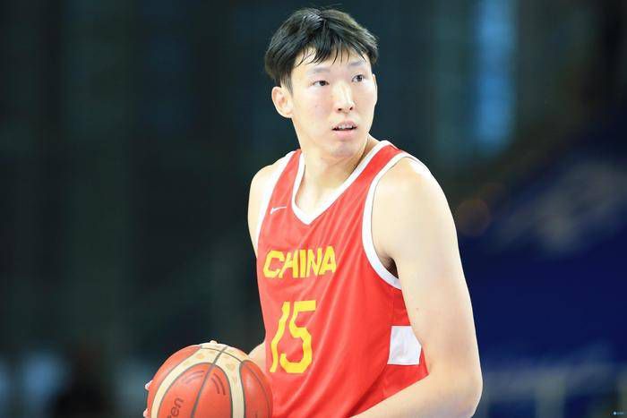 一开始，也是安德森让哈罗德·品特先写了电影的剧本。